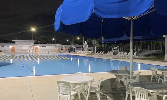 North Miami Beach Apartment | NEW STAR 2/Fantastic family oriented and mins away from the beaches