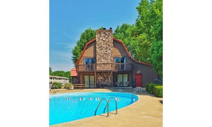 Farmington Apartment | NEW! Stonebridge Barn Loft - Pets OK!