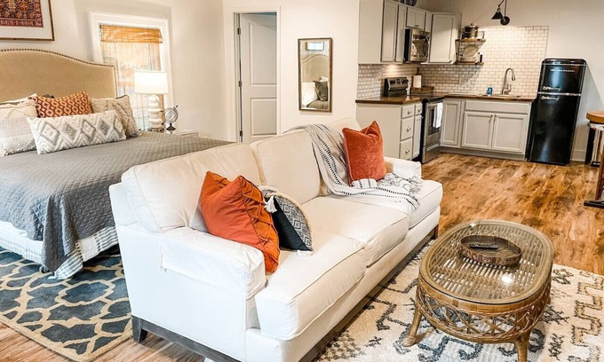 Columbia Apartment | New Studio Apt w/KING Bed- 1mi. to Columbia's Sq!