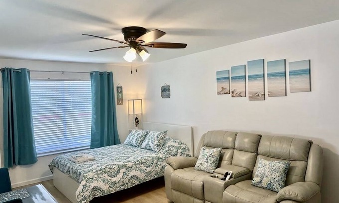 Boynton Beach Apartment | New Studio close to the beach!