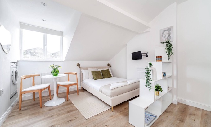 Highbury West Apartment | New Studio flat in Finsbury park w/parking