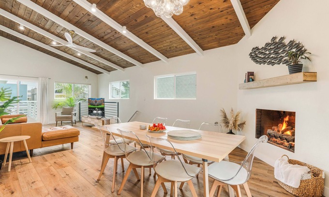 Silver Strand House | New! Stunning Beach house, Steps to Sand, King Beds, Game Room, Family Friendly