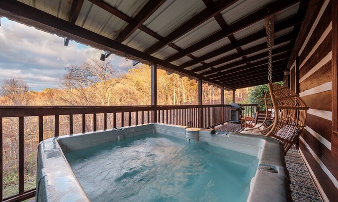 Bryson City Cabin | NEW Stylish Log Cabin w/Hot Tub, Views, Firepit in the Nantahala Forest!