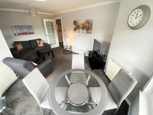 Falkirk House | NEW Super 2 Bedroom Flat in Falkirk