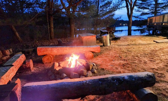 Plainfield Cabin | NEW (SUPERHOST) OWNER SPECIAL! Amazing Sunsets, come relax and make memories!