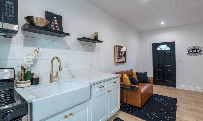Harbor House | New Swanky 1 bedroom house, near beaches, Disney Land