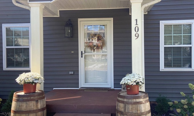 Bardstown House | NEW “ Sweet SouthernComfort” 3 bd 2+bth. IN TOWN