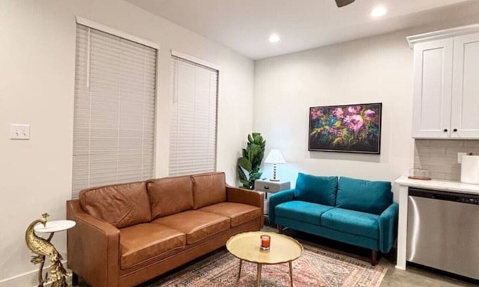 Lafayette House | NEW*Tabasco House*KING Bed*Garage*Safe Location