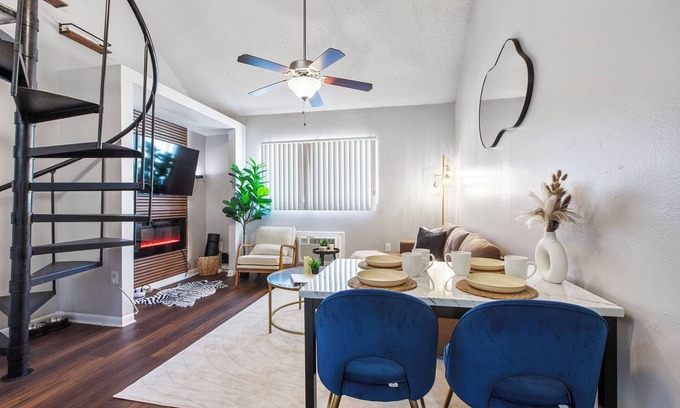 North Tampa Apartment | NEW Tampa Getaway/Fireplace/Pool/Gym/Cozy Stay