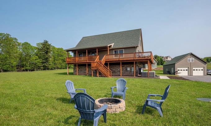 Waterfront Greens House | New! Tee Time: Lake Access, Hot Tub, Fireplace, Dock!