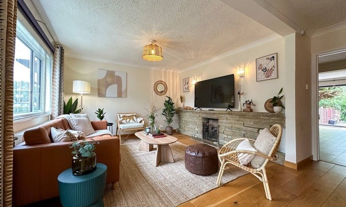 Canterbury House | NEW The 82 | Spacious 3 Bed House on the River