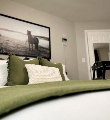 College Park Apartment | *NEW* The Cozy Haven, 5 minutes to ATL airport