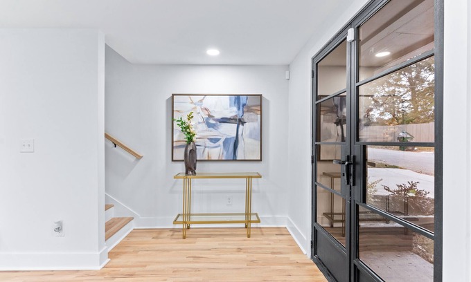 Belvedere Park House | New! The Ellington Escape 5BR 3BA Sleeps 8+