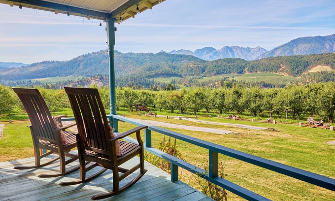Peshastin House | *NEW* The Holiday House - A Dreamy Farmhouse
