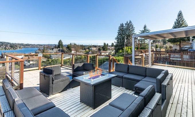 Bremerton House | NEW! The Lookout Landing 4-Bedroom Home