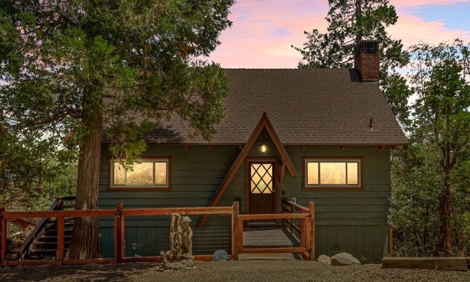 Lake Arrowhead House | NEW + The Mountain Sanctuary + 3BR + Foosball