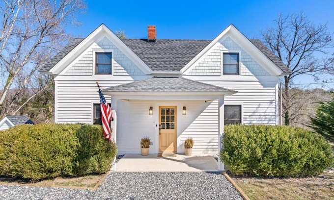 Marshall House | *NEW! The Rectory, King Bed, Home Theater, Deck, BBQ, Fire Pit