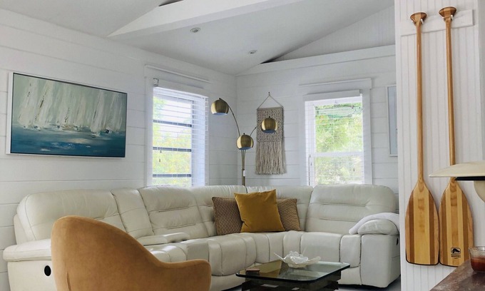 Bokeelia House | NEW! The “WATERSIDE” COTTAGE~With dockage