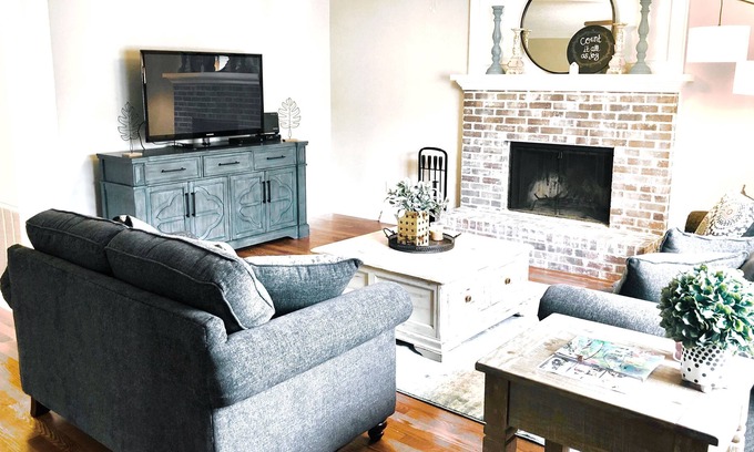 Conestee House | NEW!! The Yellow Cottage, FREE WIFI, parking and coffee!