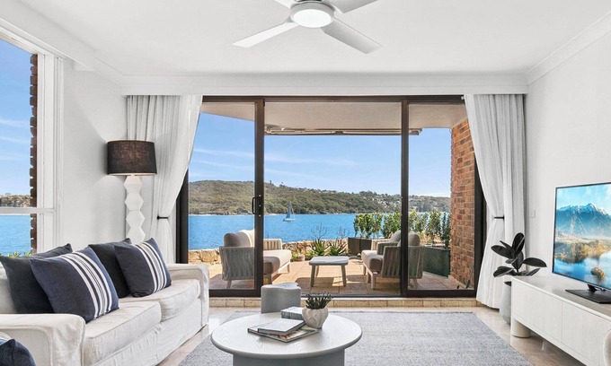Manly House | NEW! Three bedroom townhouse - Introducing Ferry Watch Manly!