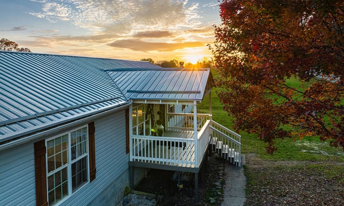 Summerlee House | New!Thuja Hideaway next to NewRiverGorge. Amazing star gazing. Pet friendly!