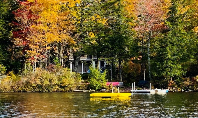 Piermont House | New to market a 3-4 bedroom, 3 bath, home on picturesque Lake Armington
