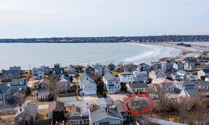 Newport East House | New to market BEACH HOUSE! Walk to beach, cliff walk, restaurants and more!
