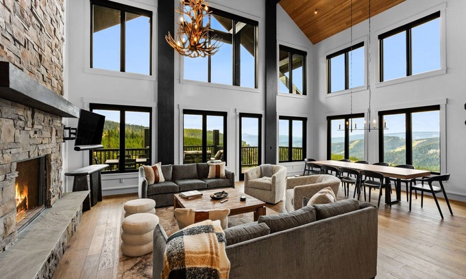 Big Sky House | *New to Market* Lavish 6 Bedroom Ski Accessible Home