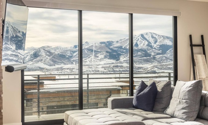 Hideout House | New to Market! Stunning Mountain Contemporary, Ski Slope Views, Close to Historic Main Street!