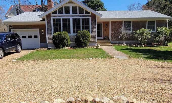 East Chop House | New to the rental market! Air conditioned family home, 1 mile from Circuit Ave