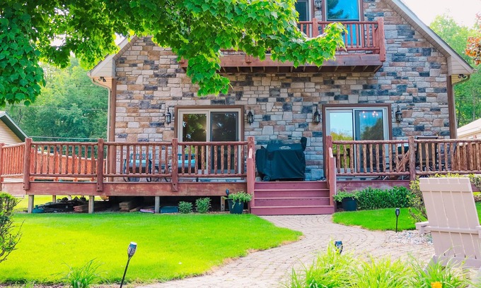 Prudenville House | NEW TO VRBO Beautiful beachfront 5-bedroom 3 1/2 bathroom home with WIFI and AC.
