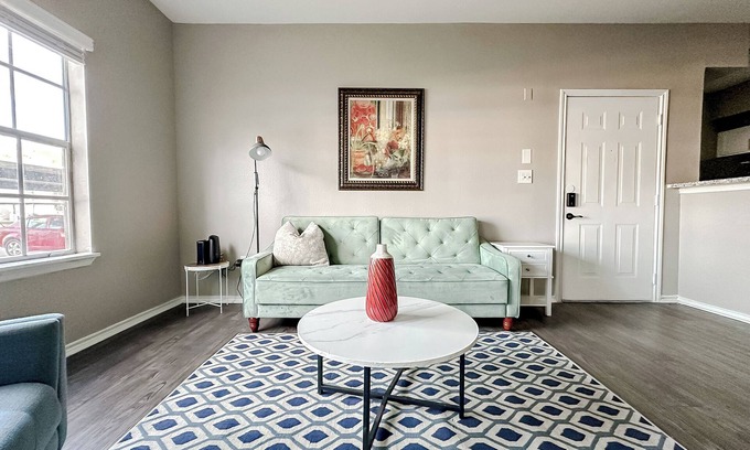 South Side Apartment | New to Vrbo Sleepover Cozy 1BD/1BA + Gym - Corpus Christi