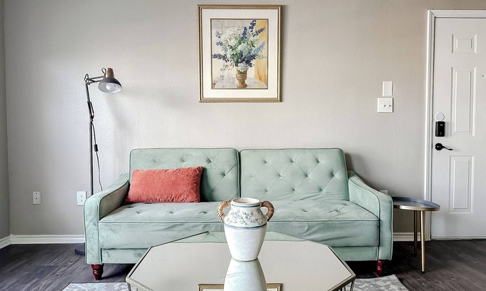 South Side Apartment | New to Vrbo Sleepover Dashing 1BD/1BA + Gym - Corpus Christi