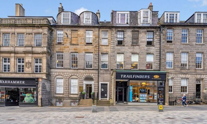 New Town Apartment | New Town 3BR-2BA, Castle Street