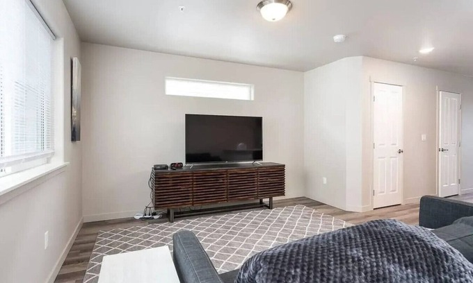 Tri-Cities House | New Townhouse! Private Yard & Garage 3/2.5 #5748