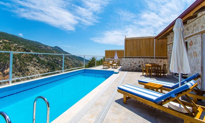 Islamlar House | New Traditional 1 Bedroom Villa with Secluded Outdoor and Heated Indoor Pool