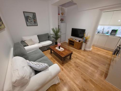 West Kensington Apartment | New Two Bedroom Basement Flat - With Terrace