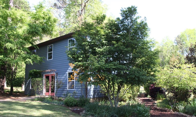 Athens House | NEW Two Bedroom Suite Nestled in Stunning Backyard Garden