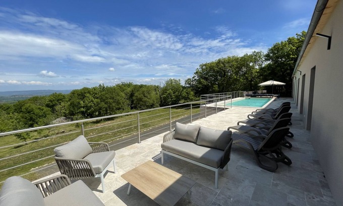 Autoire Villa | New villa with phenomenal views and beautiful pool