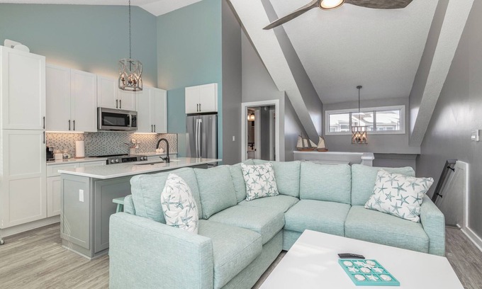 Ocean Sands House | *NEW* Walk to beach, Dogs OK, Comm Pool, 3br condo