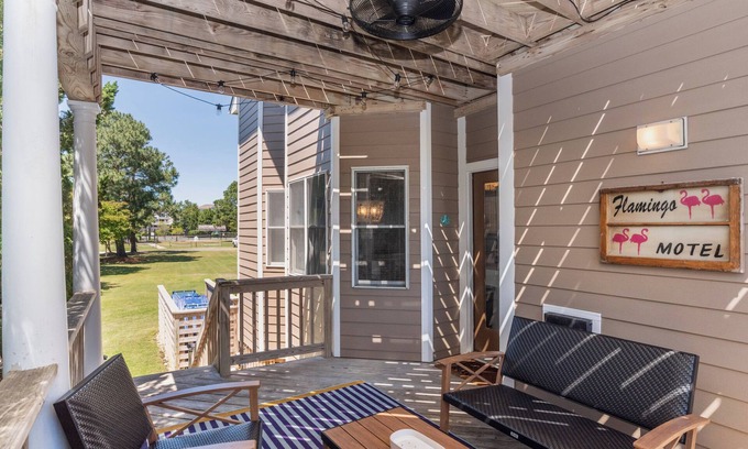 Corolla Light Condo | *New* - Walk to Beach! Resort Amenities, Pvt Deck