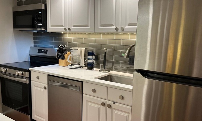 Near Northeast Apartment | NEW Walk to Smithsonian, US Capital Bldg, Union Station, Metro