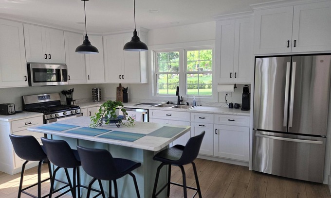 Frontier Apartment | New Waterfront Guest House – Less than 10 Min to Hillsdale College