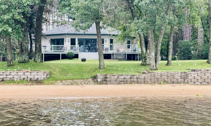 Necedah House | New Waterfront Listing- Castle Rock Lake, Hot Tub, Sand Beach, Central Wisconsin