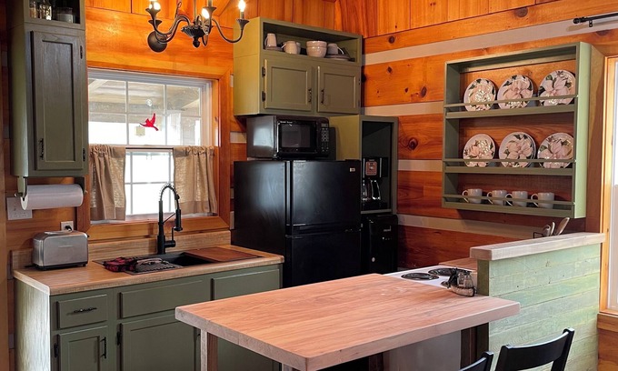 Del Rio Cabin | New! Whispering Waters Cabin on the French Broad River