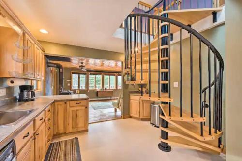 Thornton House | NEW! White Mountains View Escape