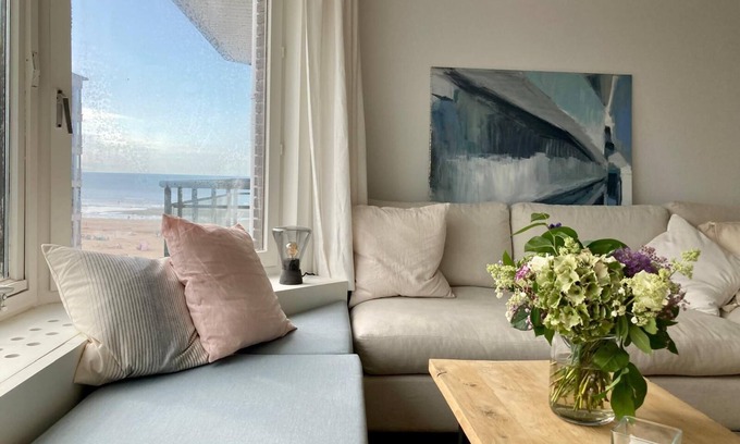 Koksijde-Bad Apartment | New! Wind&Zee: seaview, cosy & full sun for a zen break, parking/tram/shops 5'