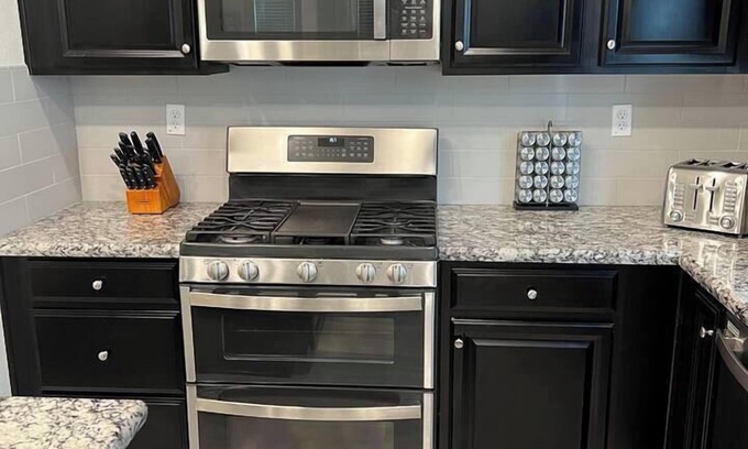 Roseville House | Newbuilt-*pet*corp/insur-housing*close2shop*24/7*