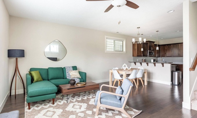 Oak Hills House | Newer 4 bedroom home. Close to Nike, Intel, hospitals & shopping.