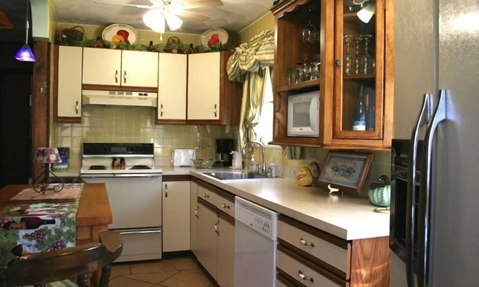 Oyster Harbor Cottage | 'Newer Cottage Incredibly and Comfortably Furnished.'